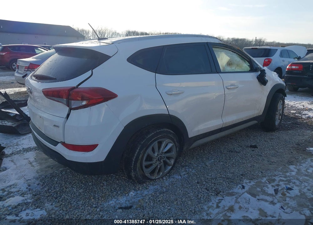 2017 HYUNDAI TUCSON SE VIN: KM8J3CA49HU390658