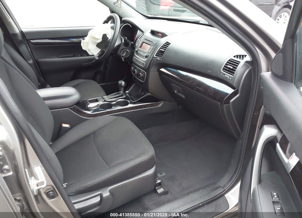 2015 KIA SORENTO LX VIN: 5XYKT3A67FG581973