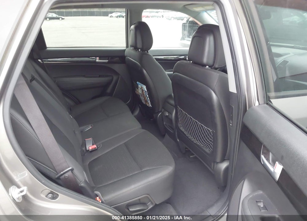 2015 KIA SORENTO LX VIN: 5XYKT3A67FG581973