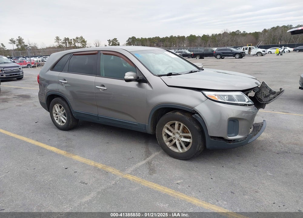 2015 KIA SORENTO LX VIN: 5XYKT3A67FG581973