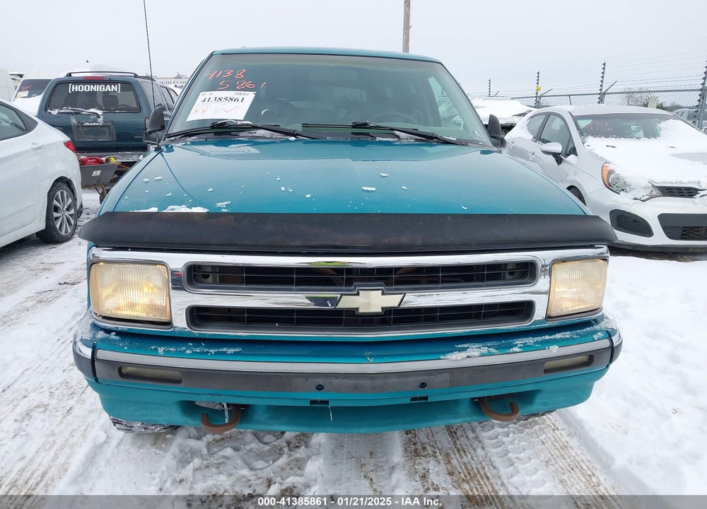 1996 CHEVROLET BLAZER VIN: 1GNDT13W7T2149097