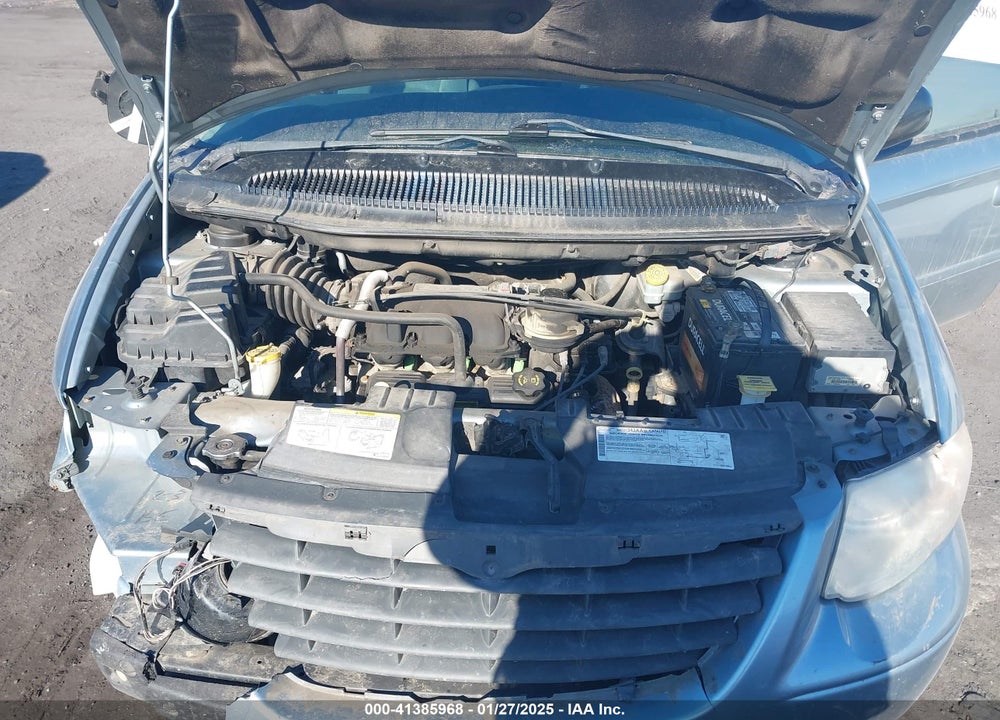 2005 CHRYSLER TOWN & COUNTRY LX VIN: 2C4GP44R15R303862