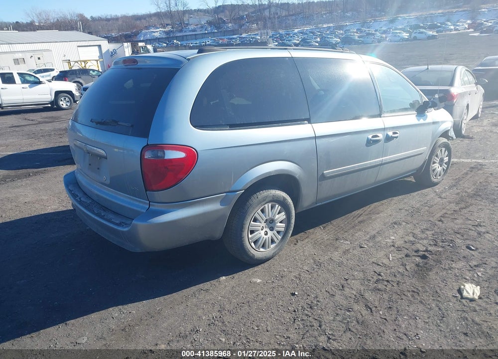 2005 CHRYSLER TOWN & COUNTRY LX VIN: 2C4GP44R15R303862