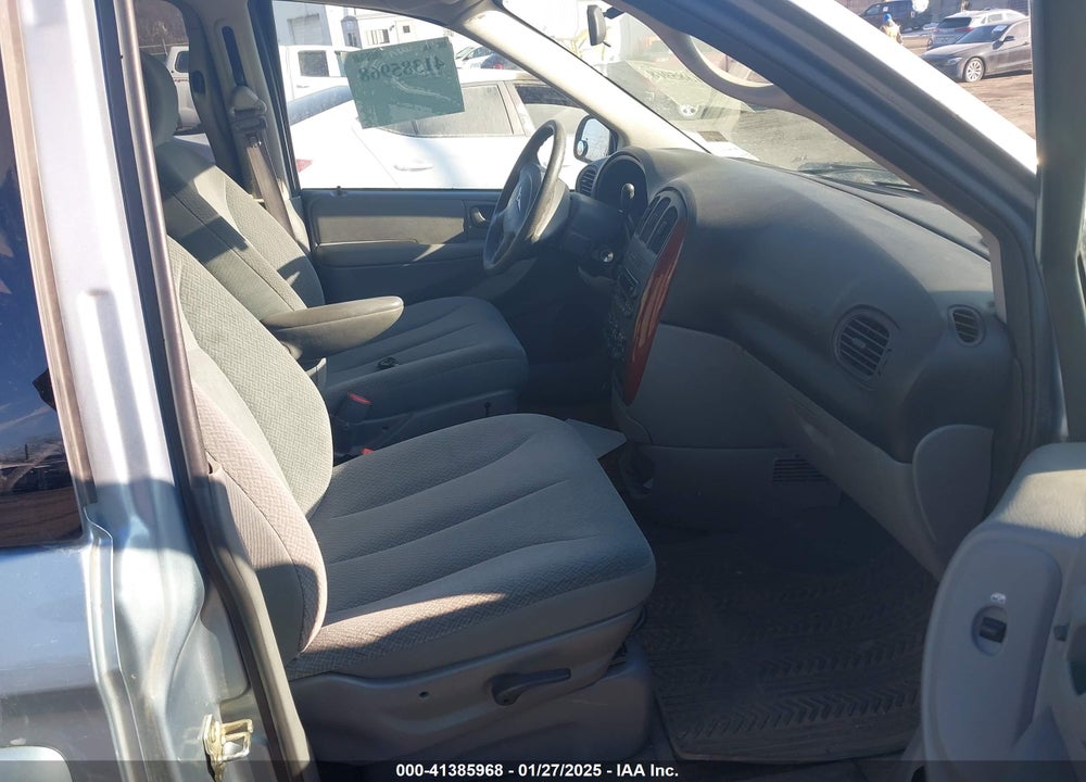 2005 CHRYSLER TOWN & COUNTRY LX VIN: 2C4GP44R15R303862