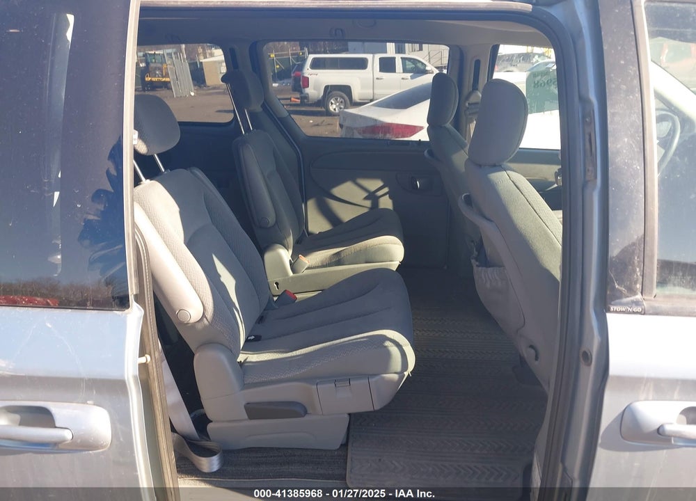 2005 CHRYSLER TOWN & COUNTRY LX VIN: 2C4GP44R15R303862