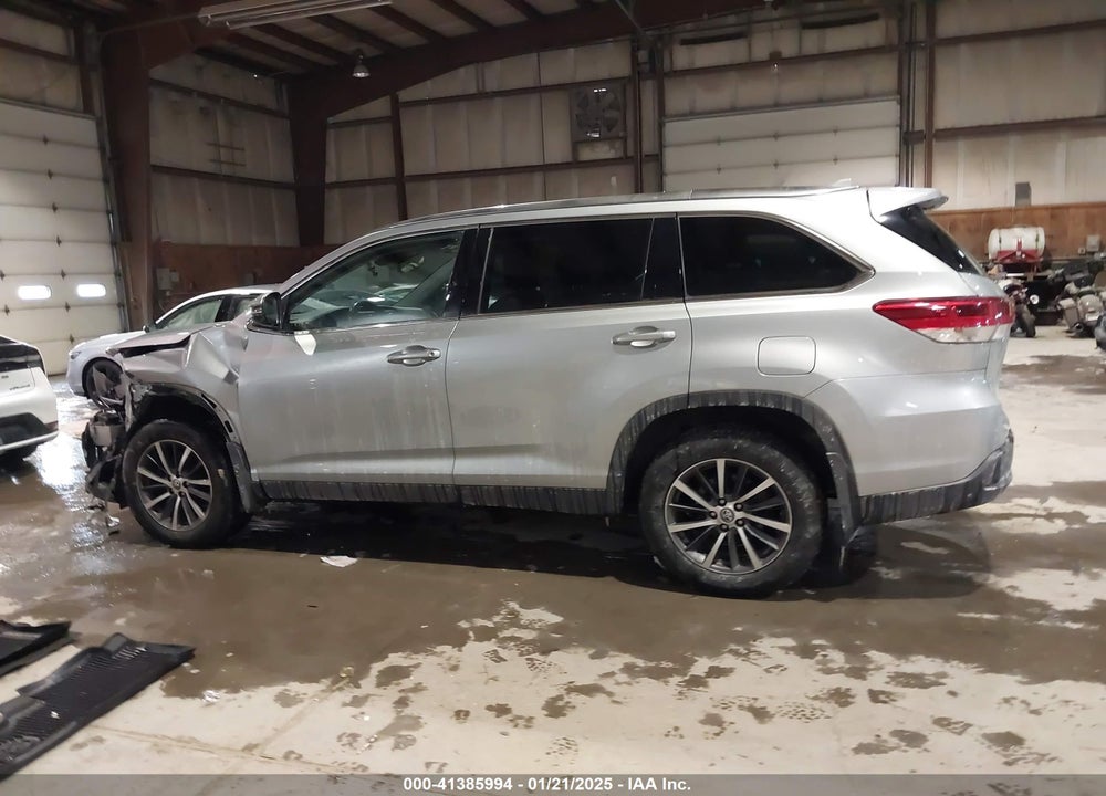 2019 TOYOTA HIGHLANDER XLE VIN: 5TDJZRFH3KS622958