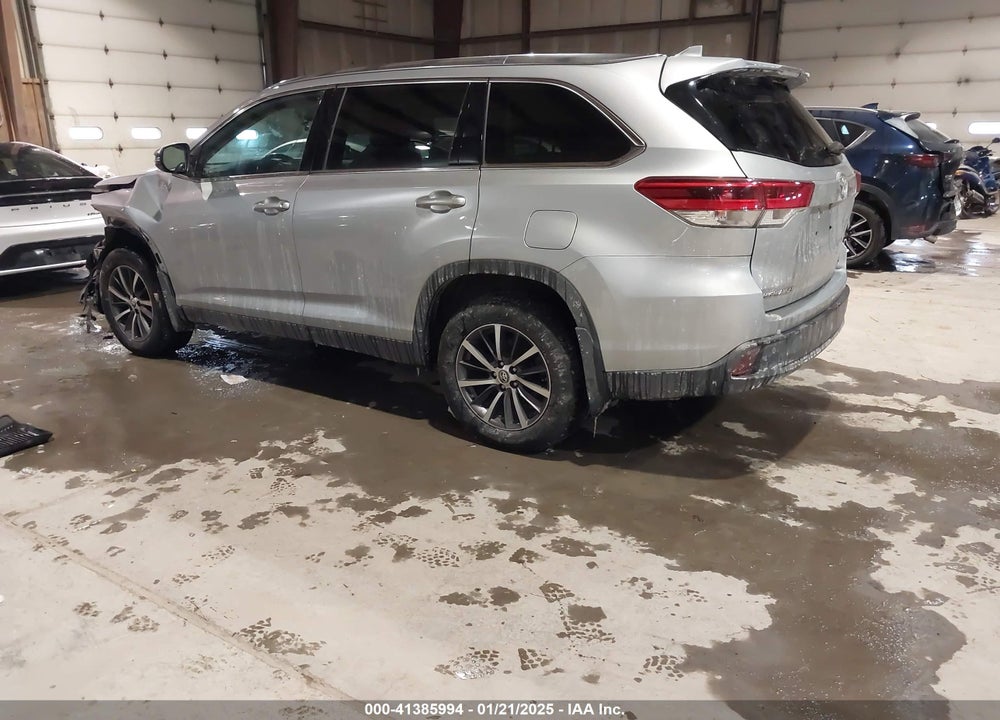 2019 TOYOTA HIGHLANDER XLE VIN: 5TDJZRFH3KS622958