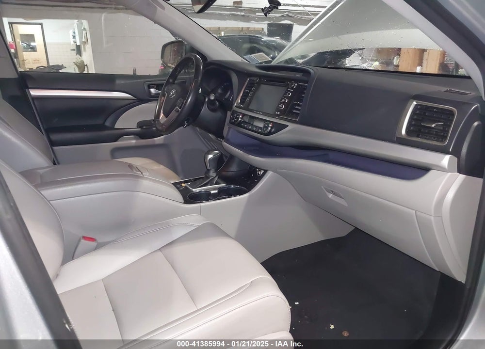 2019 TOYOTA HIGHLANDER XLE VIN: 5TDJZRFH3KS622958