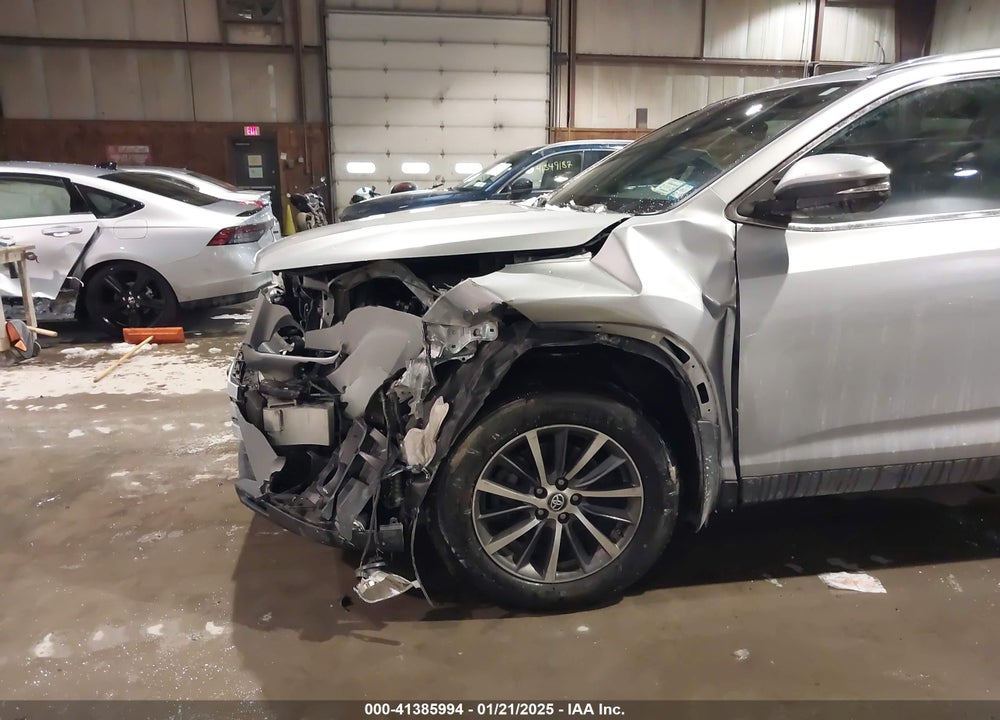 2019 TOYOTA HIGHLANDER XLE VIN: 5TDJZRFH3KS622958