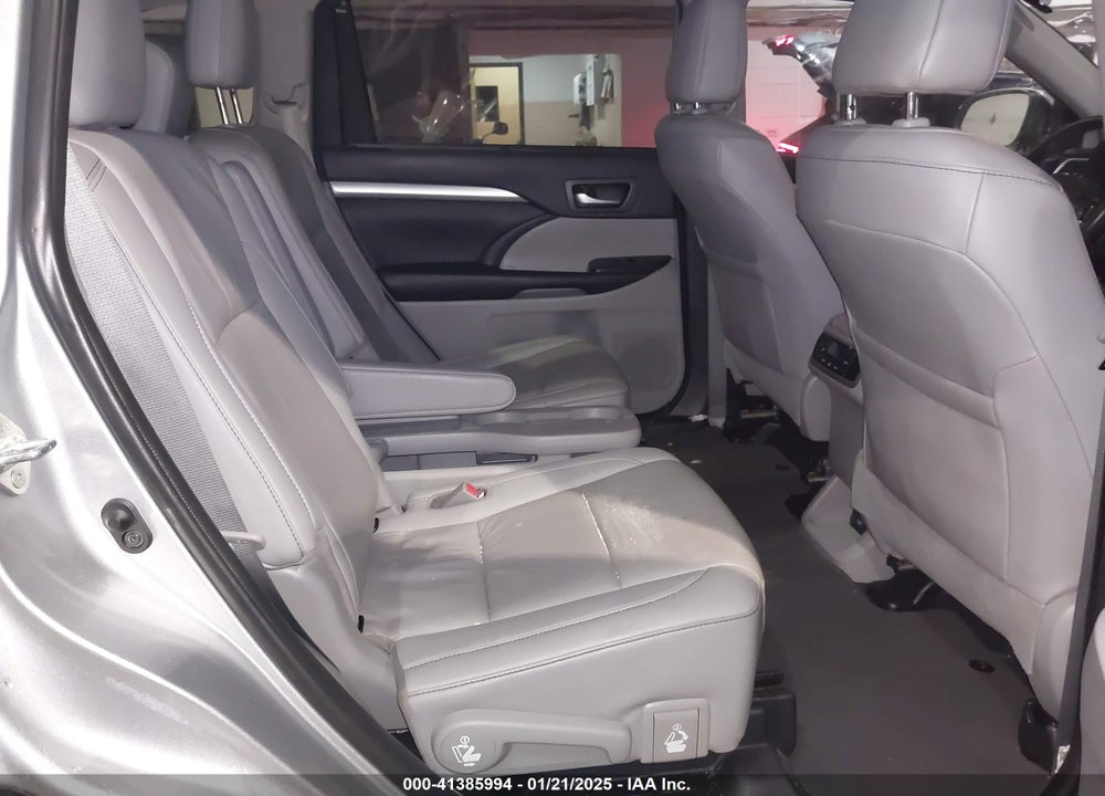 2019 TOYOTA HIGHLANDER XLE VIN: 5TDJZRFH3KS622958