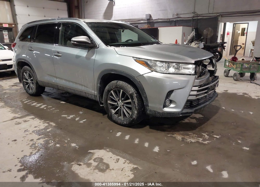 2019 TOYOTA HIGHLANDER XLE VIN: 5TDJZRFH3KS622958
