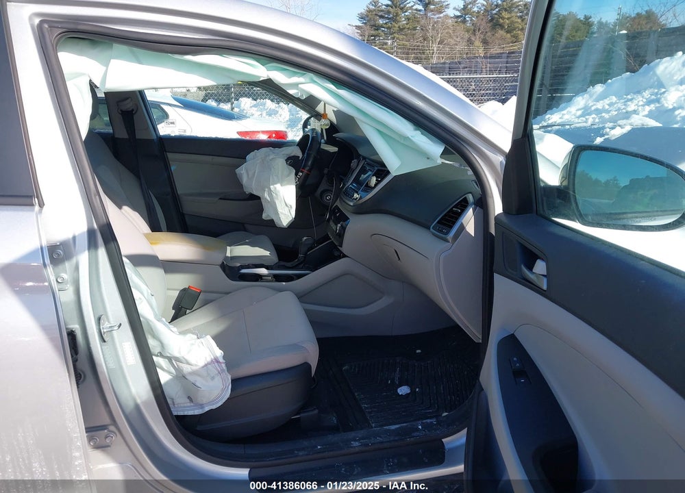 2018 HYUNDAI TUCSON SE VIN: KM8J2CA47JU694712