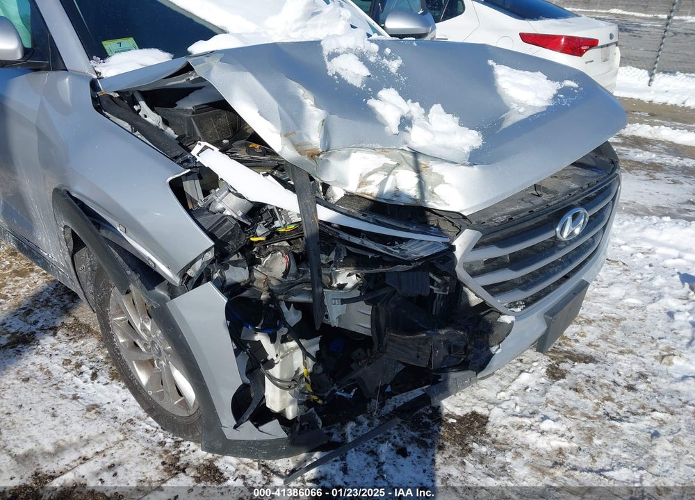 2018 HYUNDAI TUCSON SE VIN: KM8J2CA47JU694712