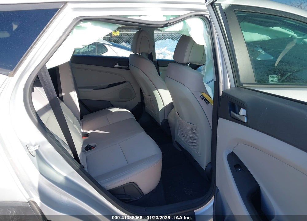 2018 HYUNDAI TUCSON SE VIN: KM8J2CA47JU694712