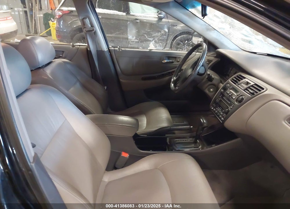 2001 HONDA ACCORD 3.0 EX VIN: 1HGCG16501A065672
