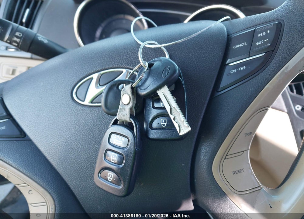 2011 HYUNDAI SONATA VIN: 5NPEB4AC1BH213058