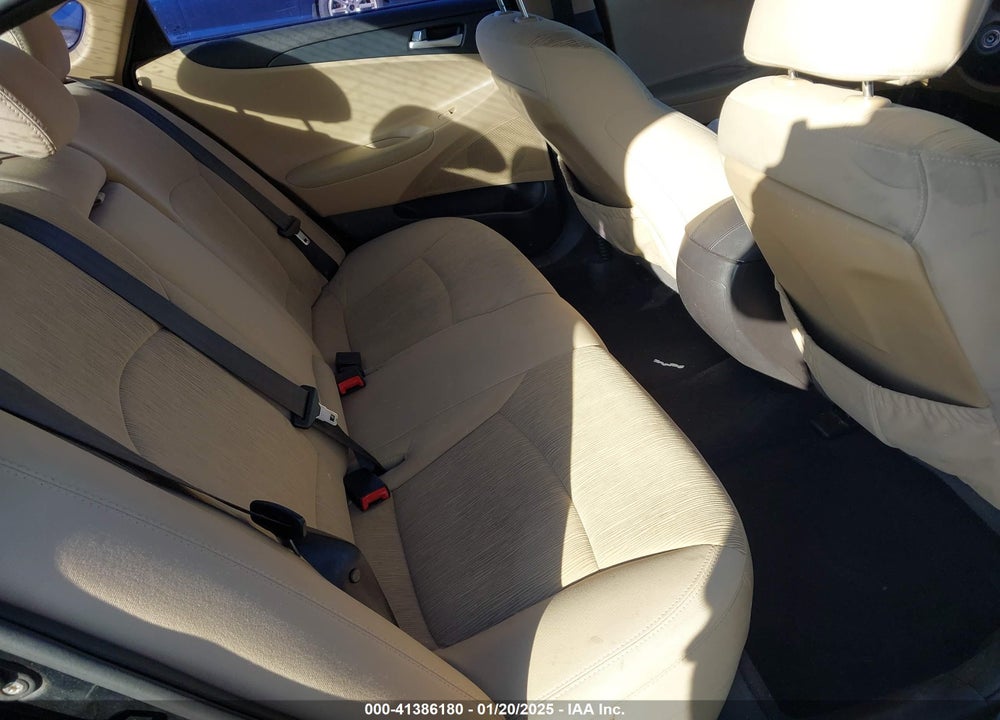 2011 HYUNDAI SONATA VIN: 5NPEB4AC1BH213058