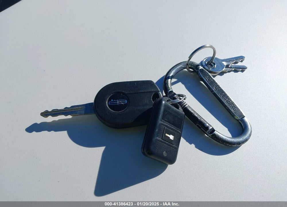 2012 LINCOLN MKZ HYBRID VIN: 3LNDL2L38CR811295