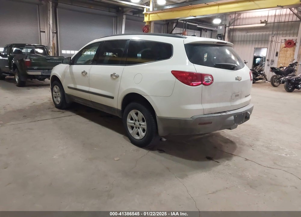 2011 CHEVROLET TRAVERSE LS VIN: 1GNKREED3BJ139115