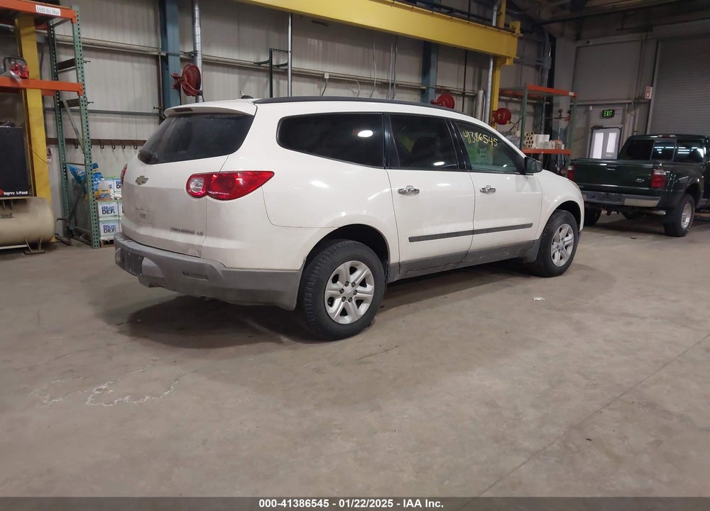 2011 CHEVROLET TRAVERSE LS VIN: 1GNKREED3BJ139115
