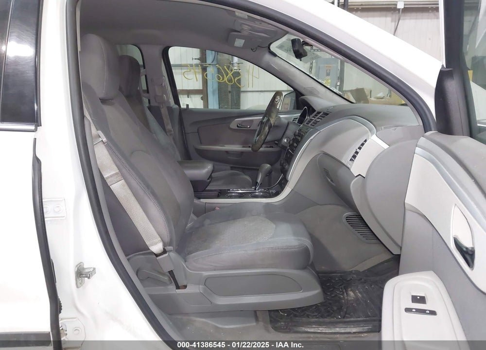 2011 CHEVROLET TRAVERSE LS VIN: 1GNKREED3BJ139115