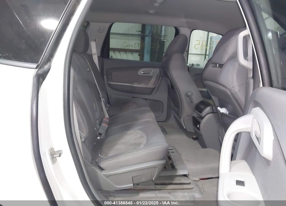 2011 CHEVROLET TRAVERSE LS VIN: 1GNKREED3BJ139115