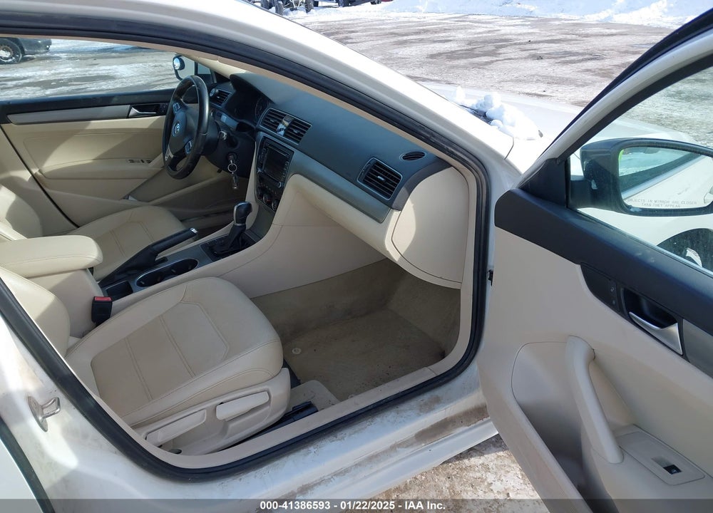 2015 VOLKSWAGEN PASSAT VIN: 1VWBV7A30FC013945