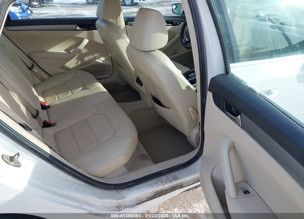 2015 VOLKSWAGEN PASSAT VIN: 1VWBV7A30FC013945