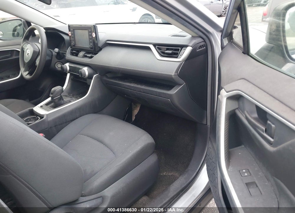 2019 TOYOTA RAV4 LE VIN: JTMH1RFV8KD036019