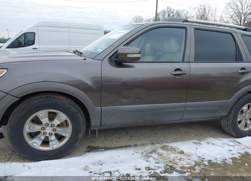 2009 KIA BORREGO EX V6 VIN: KNDJJ741685008440