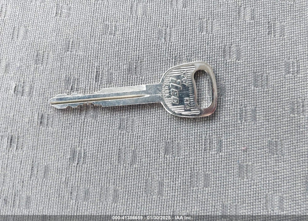 2003 KIA RIO VIN: KNADC125336231562