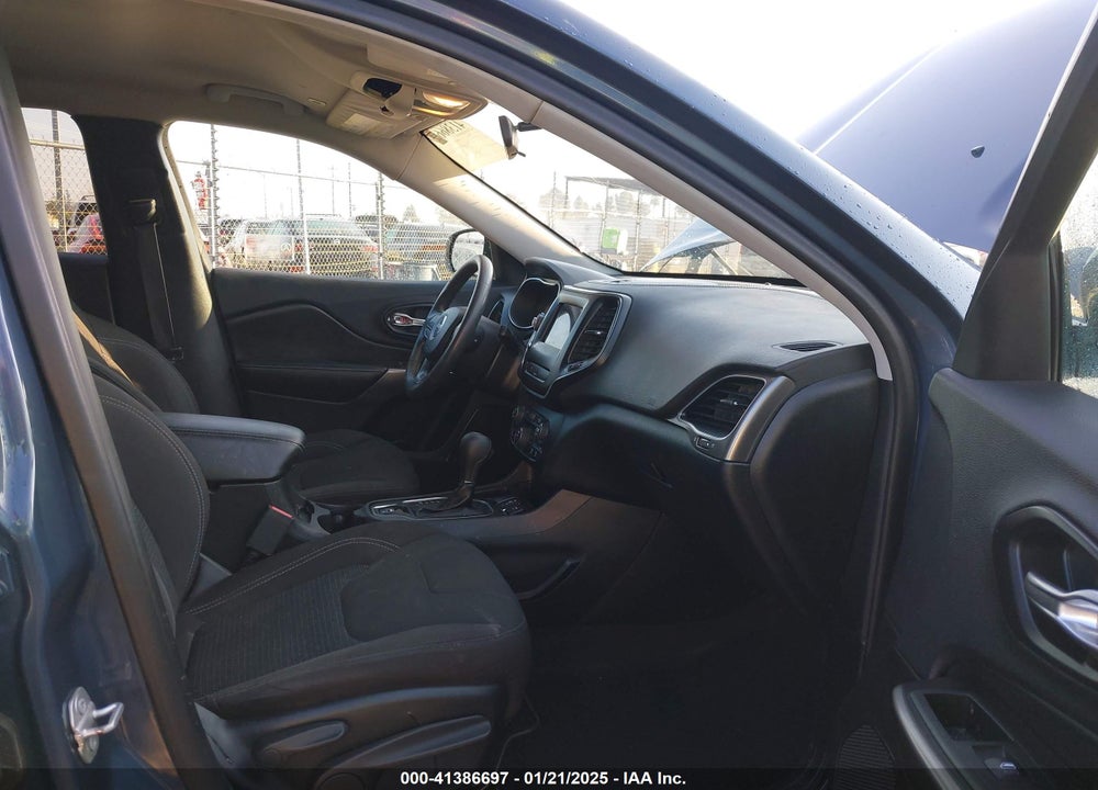 2019 JEEP CHEROKEE LATITUDE FWD VIN: 1C4PJLCB7KD396448