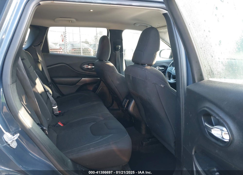 2019 JEEP CHEROKEE LATITUDE FWD VIN: 1C4PJLCB7KD396448