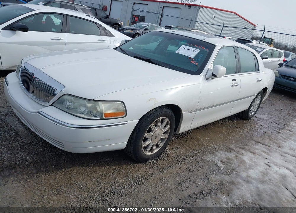 2007 LINCOLN TOWN CAR VIN: 1LNHM82W67Y614033