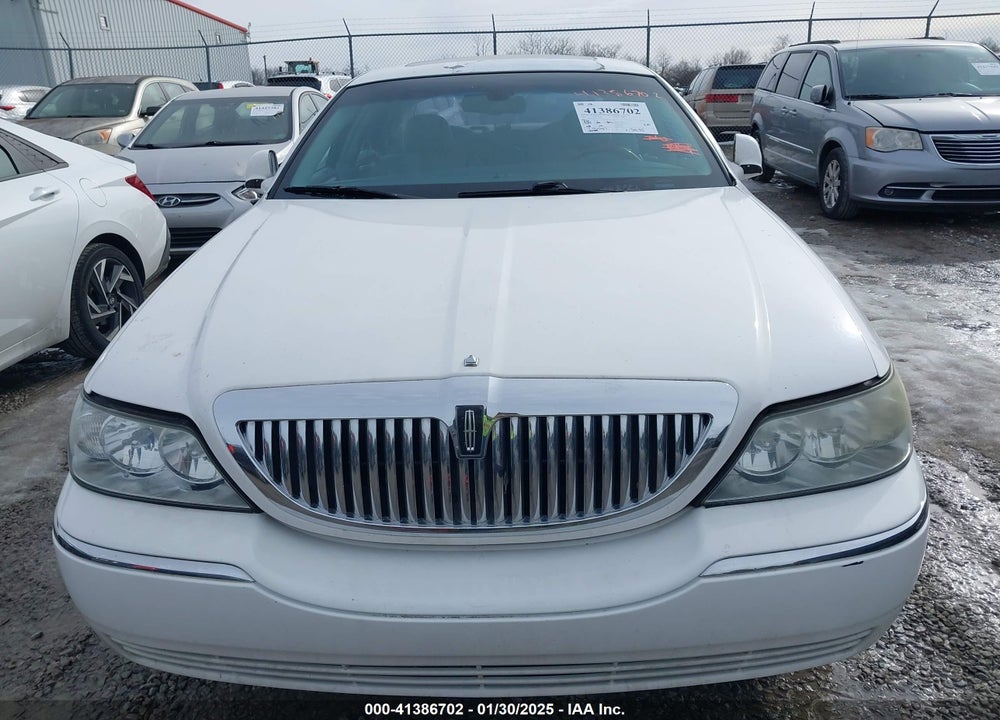 2007 LINCOLN TOWN CAR VIN: 1LNHM82W67Y614033