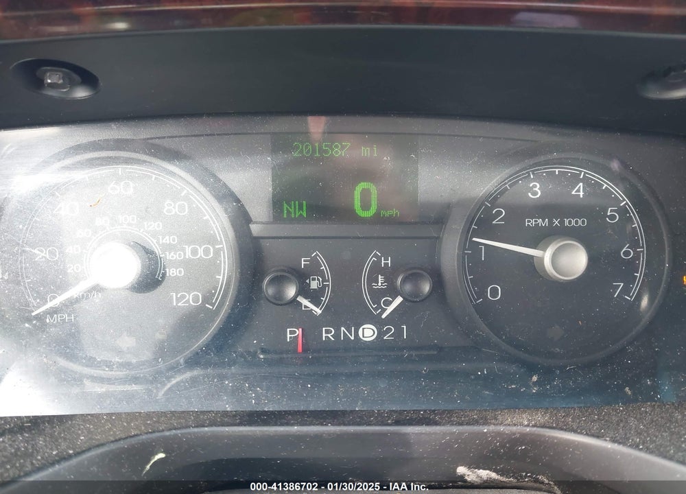 2007 LINCOLN TOWN CAR VIN: 1LNHM82W67Y614033