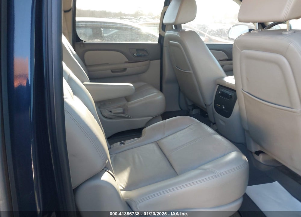 2007 CHEVROLET SUBURBAN 1500 LT VIN: 3GNFC16067G197963