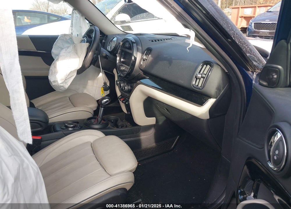 2019 MINI COUNTRYMAN COOPER S VIN: WMZYT5C59K3E64522