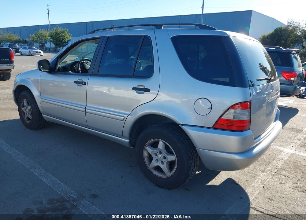 2000 MERCEDES-BENZ ML 320 VIN: 4JGAB54EXYA202721