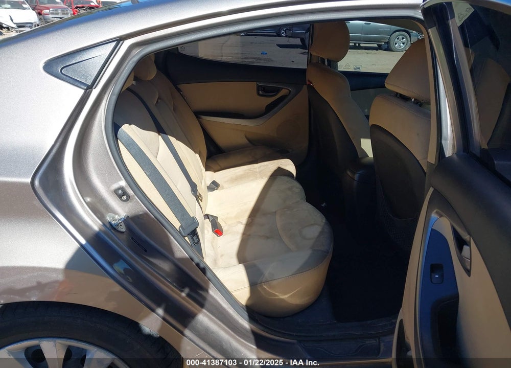 2012 HYUNDAI ELANTRA VIN: 5NPDH4AE3CH091803