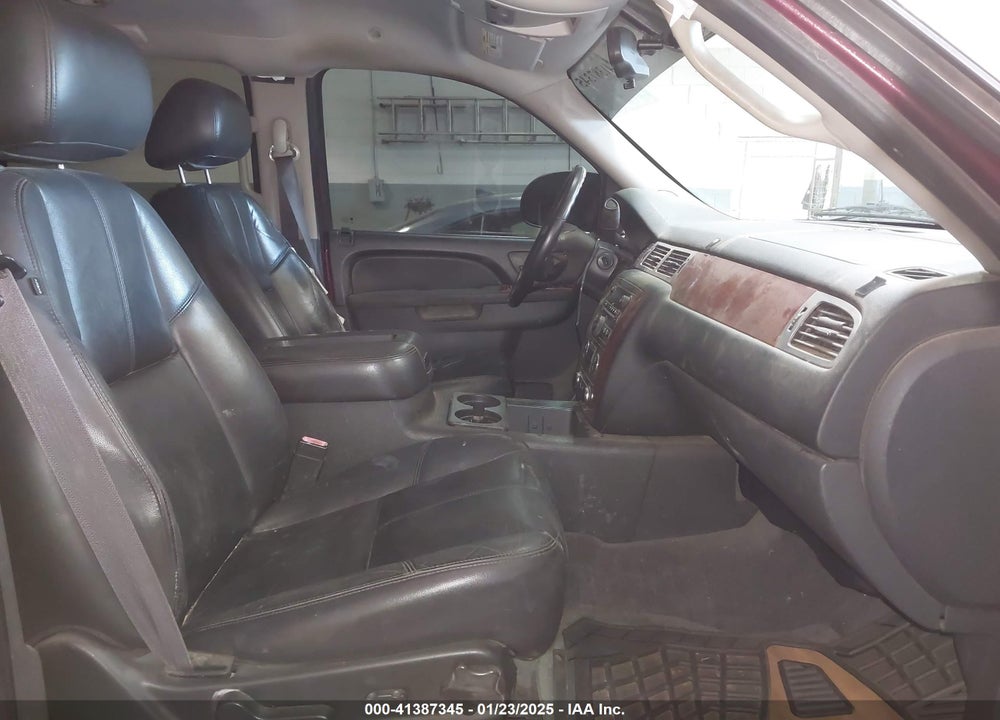 2011 CHEVROLET TAHOE VIN: 1GNSKBE03BR211447