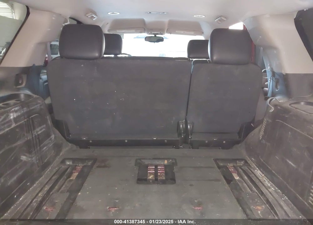 2011 CHEVROLET TAHOE VIN: 1GNSKBE03BR211447