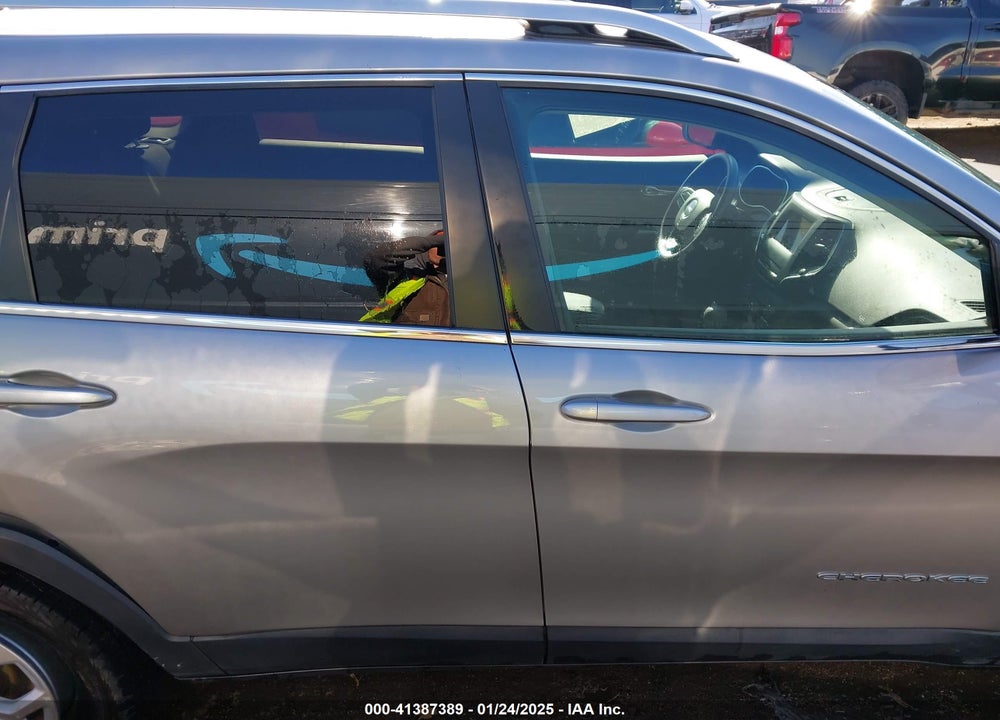 2019 JEEP CHEROKEE LATITUDE FWD VIN: 1C4PJLCB7KD171236