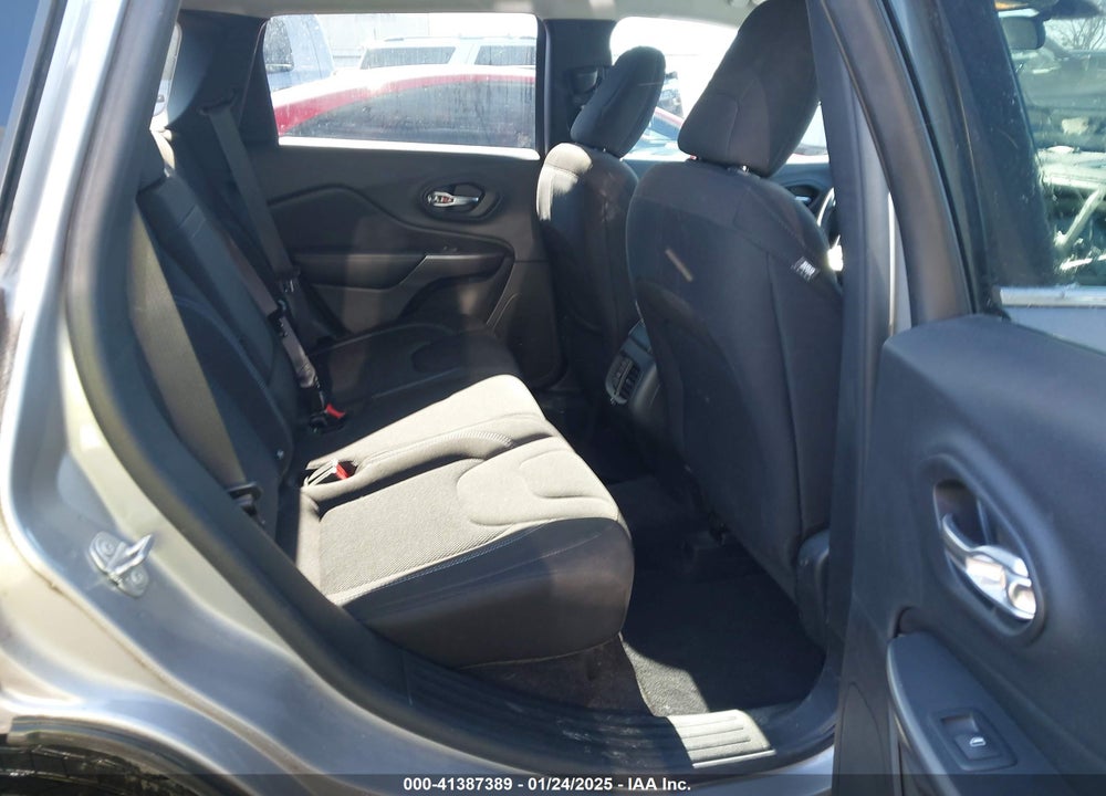 2019 JEEP CHEROKEE LATITUDE FWD VIN: 1C4PJLCB7KD171236