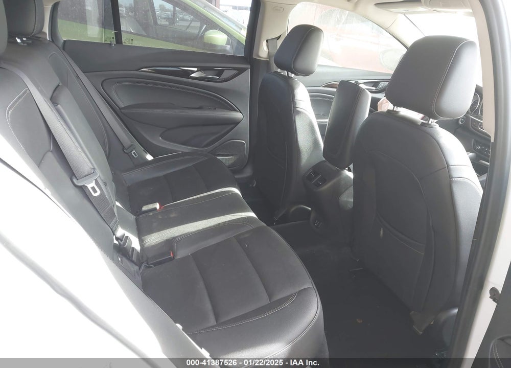 2018 BUICK REGAL SPORTBACK VIN: W04GP6SXXJ1124449