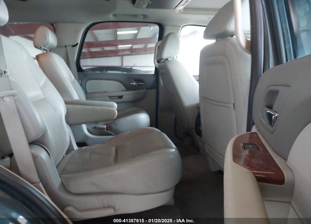 2009 CHEVROLET TAHOE LTZ VIN: 1GNFK33029R113708
