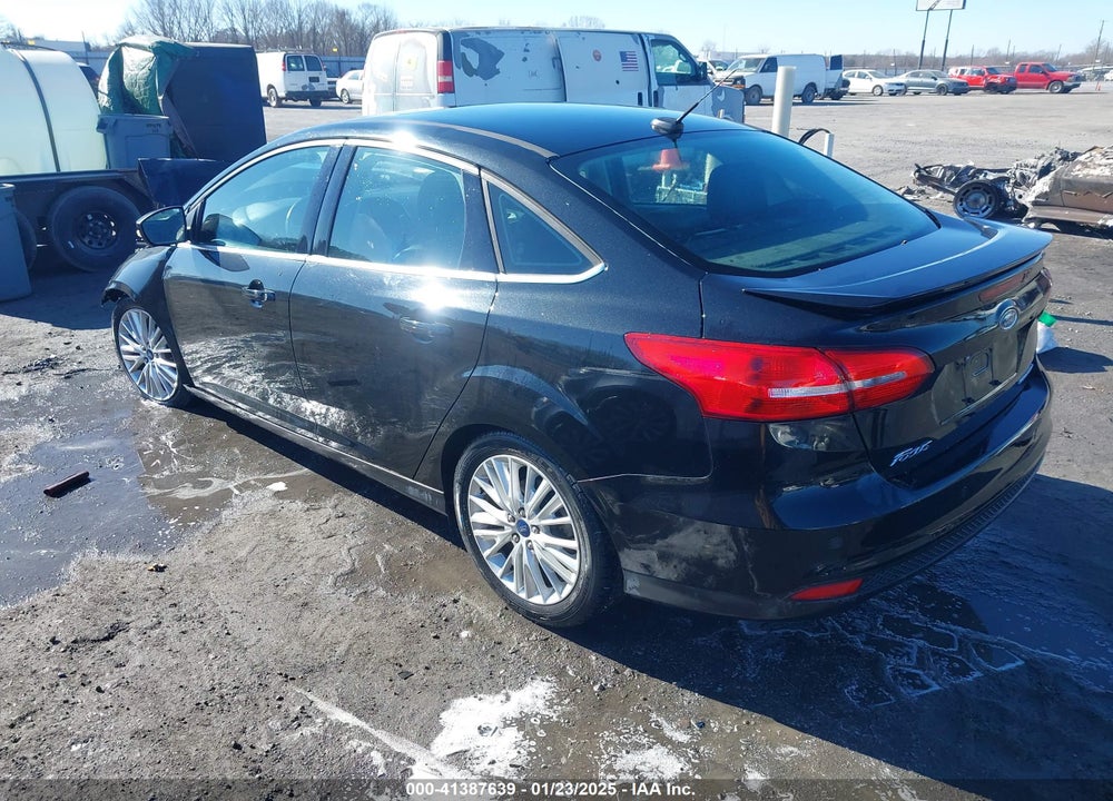 2015 FORD FOCUS VIN: 1FADP3J23FL256192