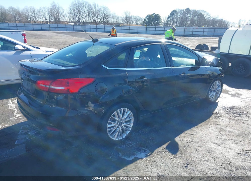 2015 FORD FOCUS VIN: 1FADP3J23FL256192