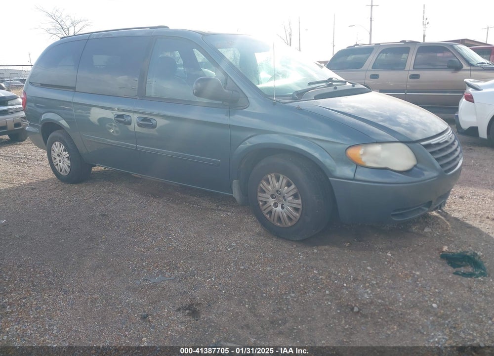 2005 CHRYSLER TOWN & COUNTRY LX VIN: 2C4GP44R95R401716