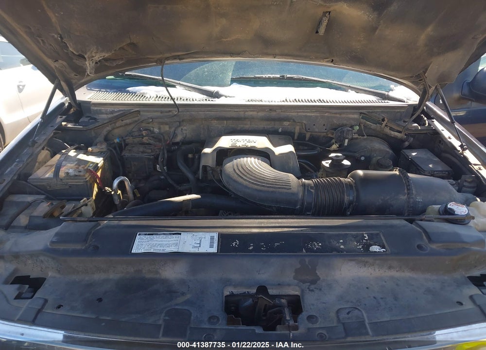 2000 FORD EXPEDITION XLT VIN: 1FMRU15L5YLA24210